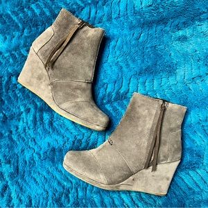 Toms Desert Zip Up High Heel Grey Suede Bootie W9